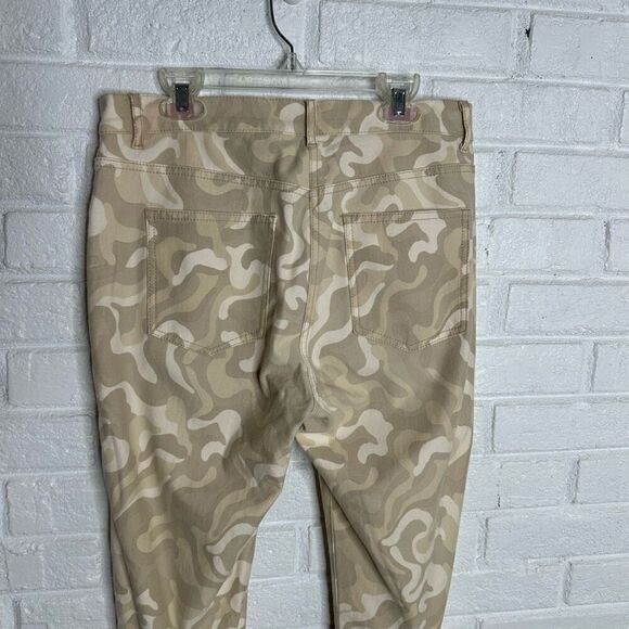 J McLaughlin Baxter Tan Camo Mid Rise Slim Fit Moto Jeans Zipper size 8 - Picture 4 of 7